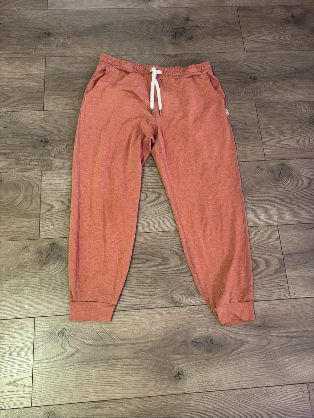 Vuori Women’s Rust Performance Jogger Sweatpants Small